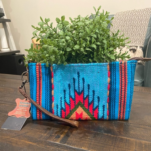 NWT American Darling Blue blanket bag with genuine leather wristlet strap - Picture 8 of 8